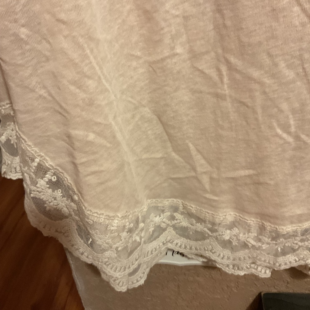 Easel Natural Angelica Top Lace Hem Women’s Size Small NWT - Picture 2 of 3
